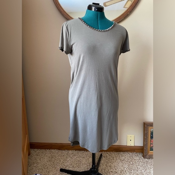 H&M XS army green shirt dress stretchy soft with bronze details and short sleeve - Picture 1 of 6